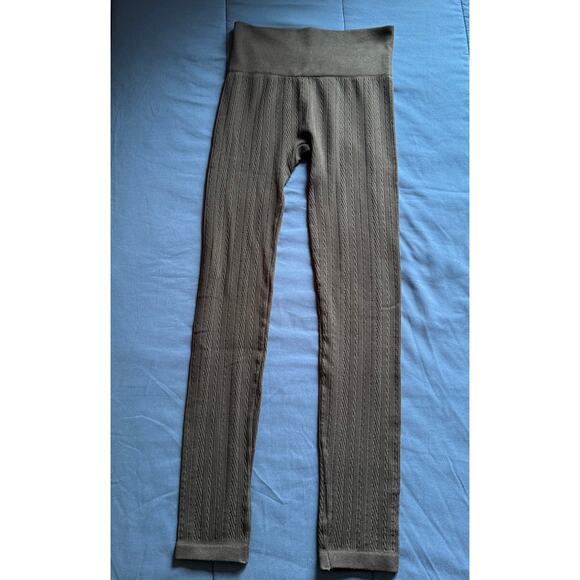 Pink Rose Fleece-Lined Leggings – Size Medium – Black - Picture 3 of 4